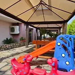 Family Favourite Hotel 2*