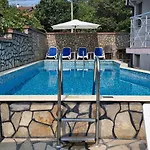 Family Favourite Hotel 2*